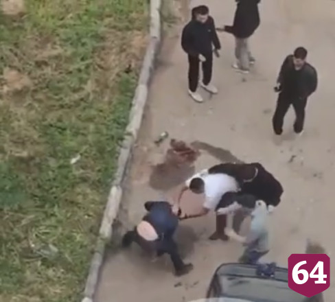 Посетители кафе не дают спать жильцам многоэтажки в Энгельсе