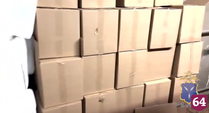 Саратовца осудят за продажу сомнительного алкоголя и сигарет из гаража